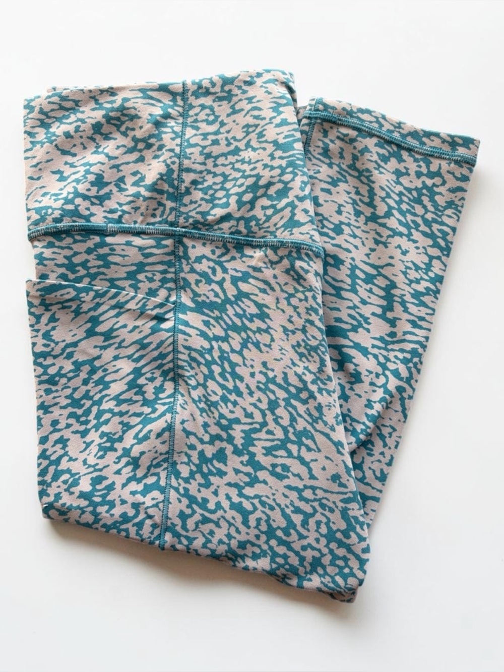 Athleta Salutation Stash Pocket II Capri – Teal/Gray Print